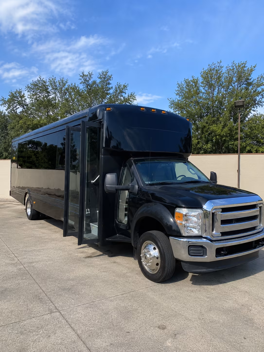 pasadena 20 passenger party bus